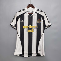 Camiseta Newcastle Retro 2005/2006 - Negra e Blanca