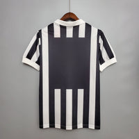 Camiseta Juventus Retro 1984/1985 - Negra e Blanca
