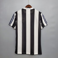 Camiseta Newcastle Retro 1995/1997 - Negra e Blanca